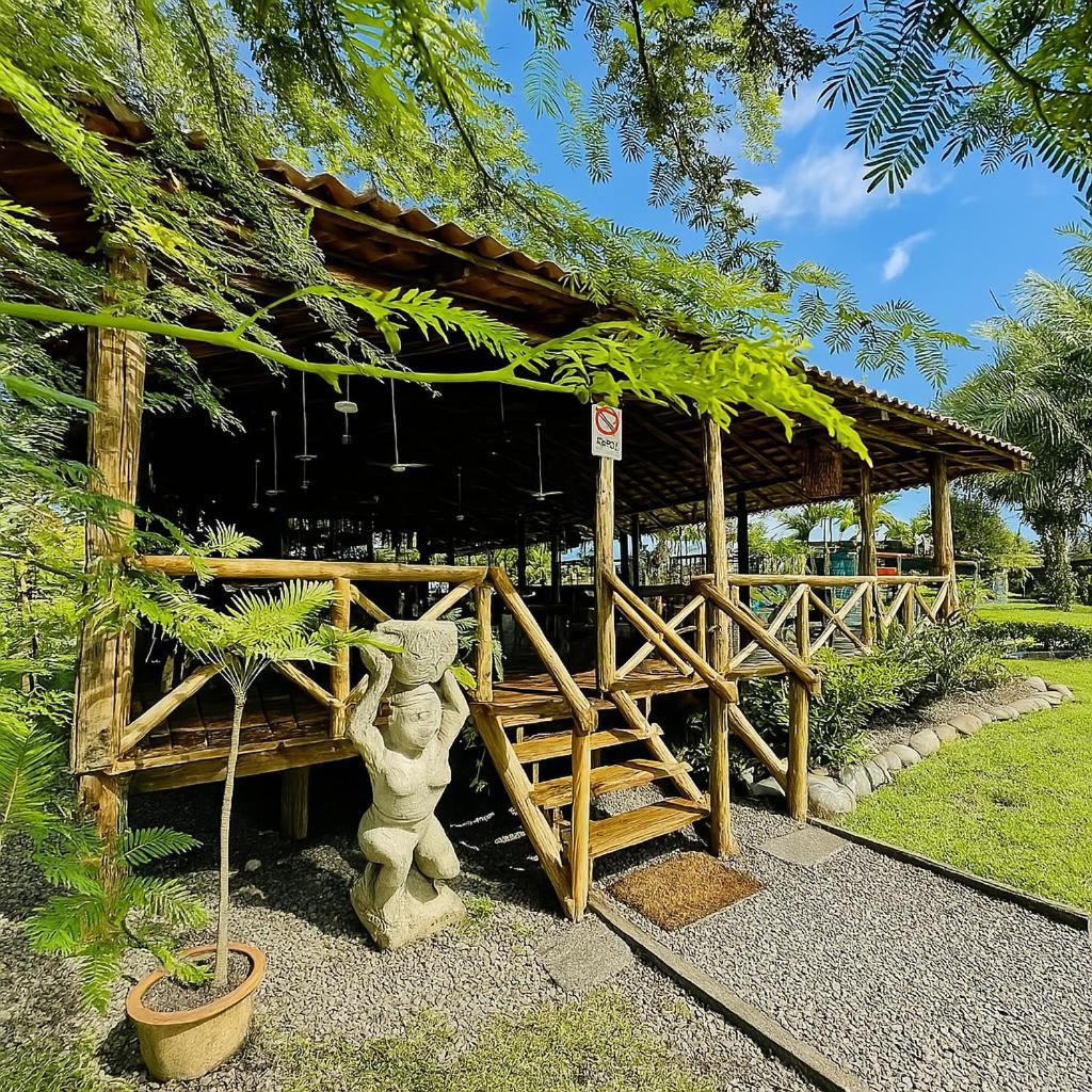 Hotel Cocomar Parrita Exterior photo